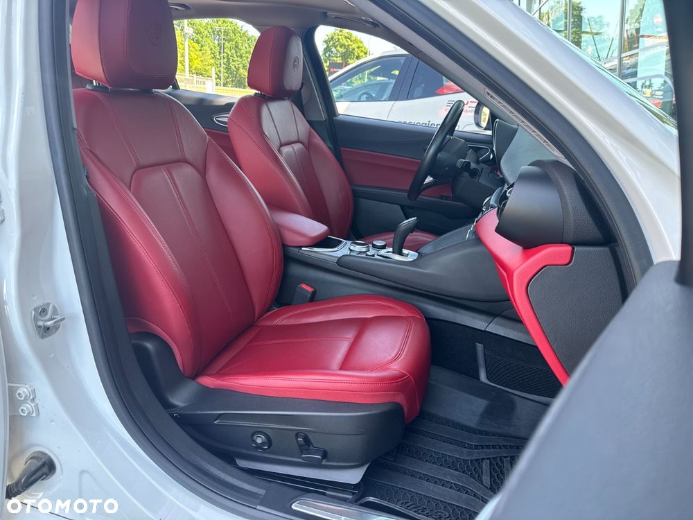 Alfa Romeo Giulia 2.0 Turbo TI Q4 - 13