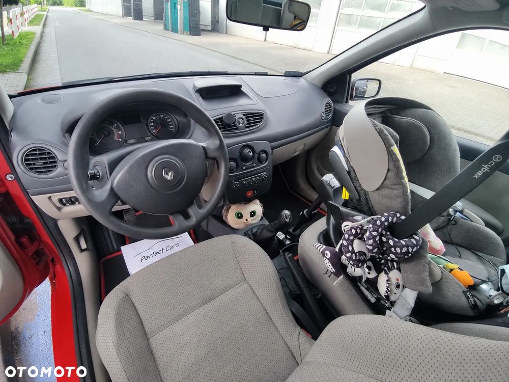 Renault Clio 1.2 16V 75 Expression - 9