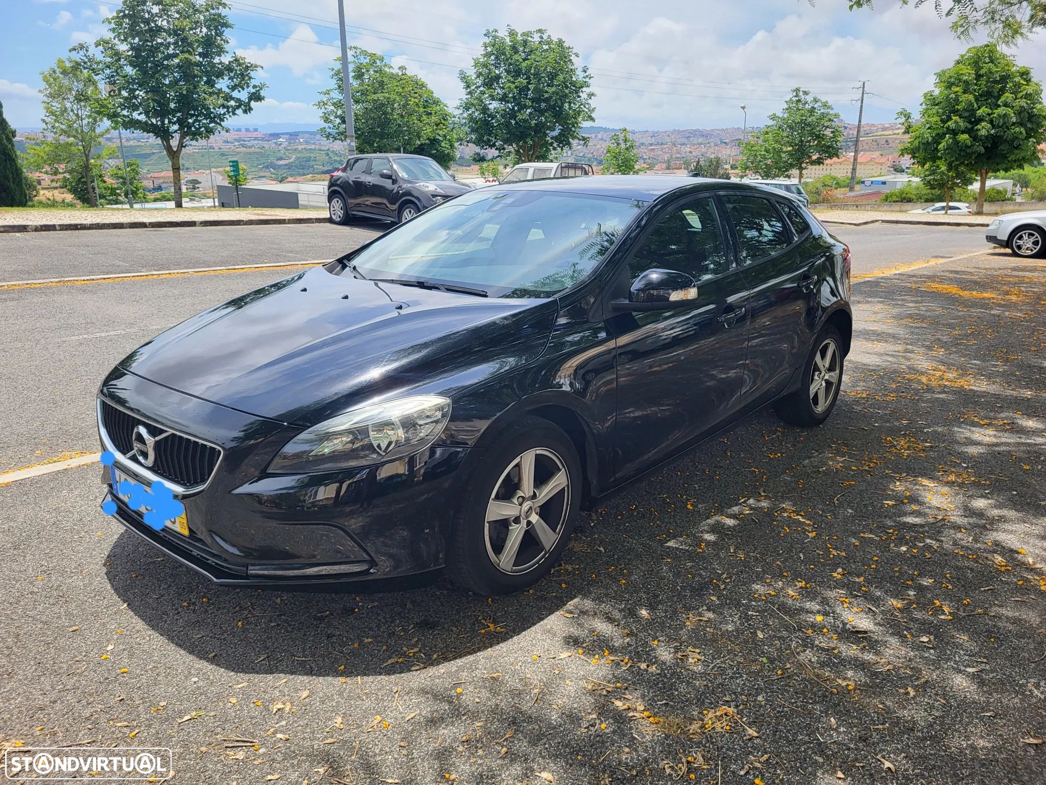 Volvo V40 2.0 D2 Momentum - 1