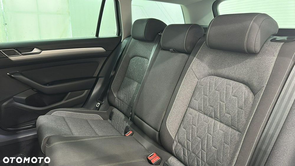 Volkswagen Passat - 12