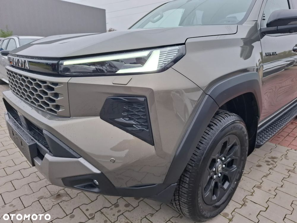 Toyota Hilux 2.8 D-4D Double Cab Invincible 4x4 - 3