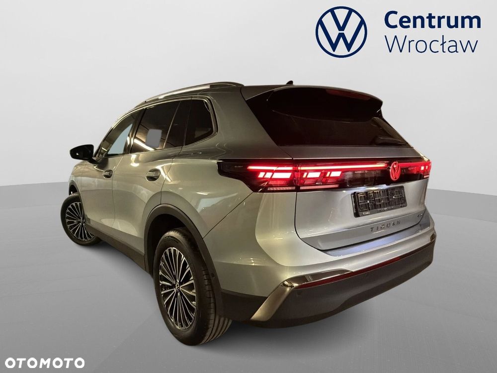 Volkswagen Tiguan - 11