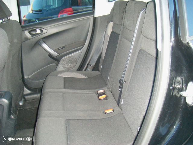 Peugeot 2008 1.2 PureTech Style - 36