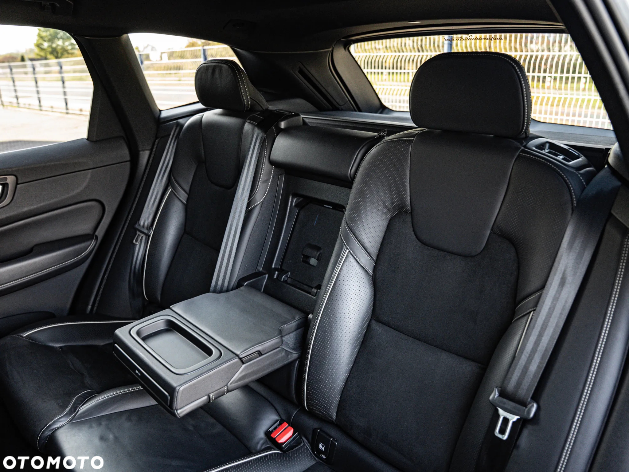 Volvo XC 60 D4 R-Design - 31