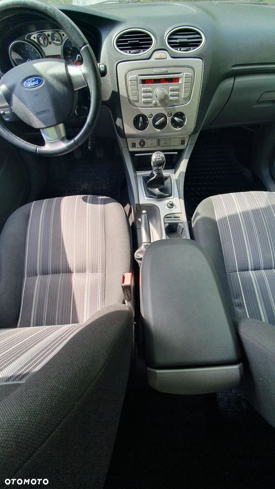 Ford Focus 2.0 Trend + - 13