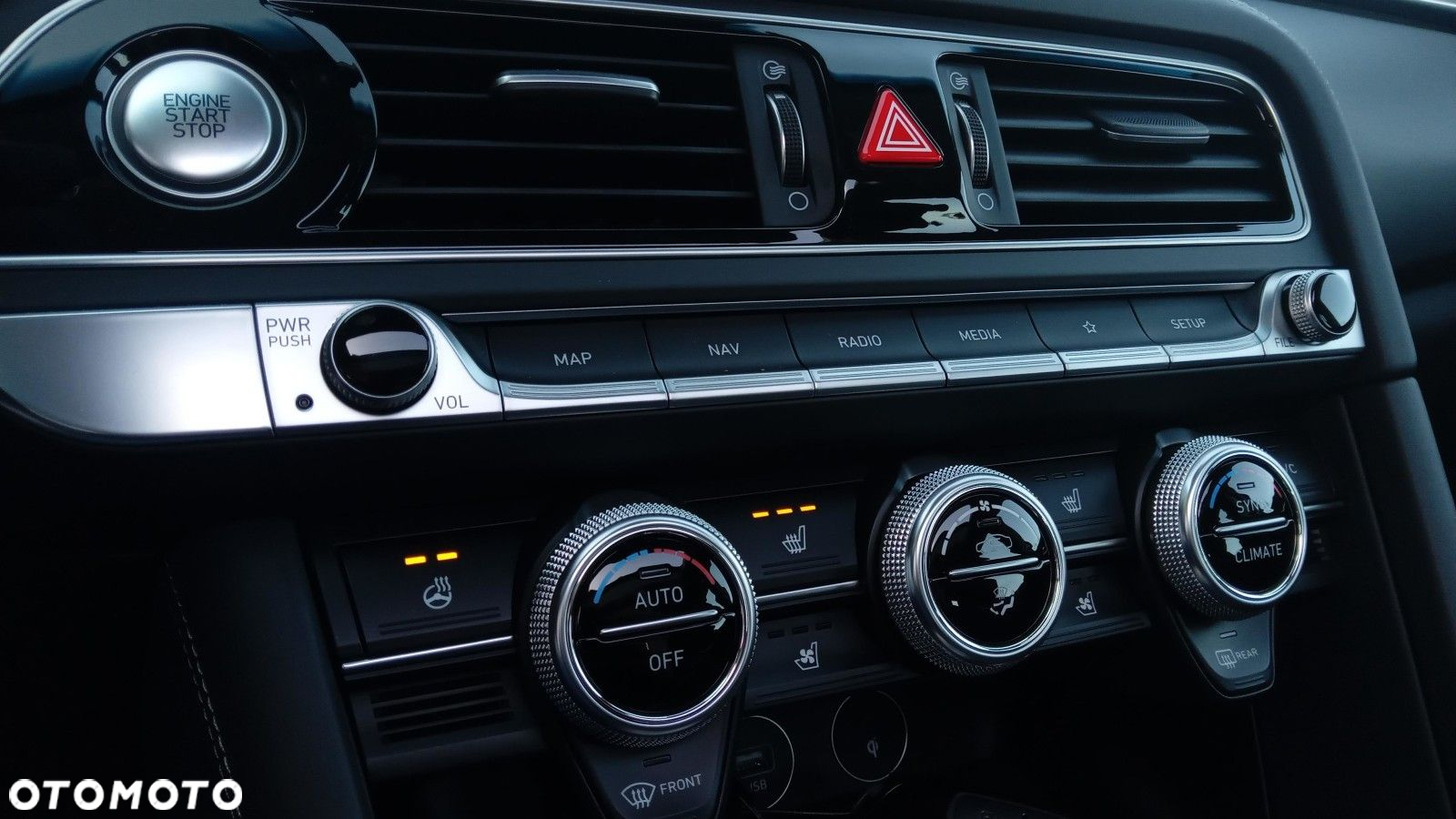 Genesis G70 - 18