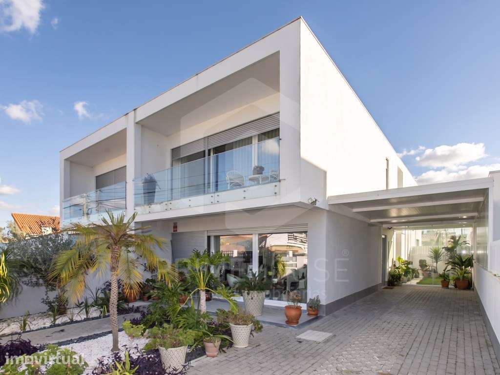 Moradia T3 de arquitetura contemporânea para venda em Azeitão - Grande imagem: 2/49