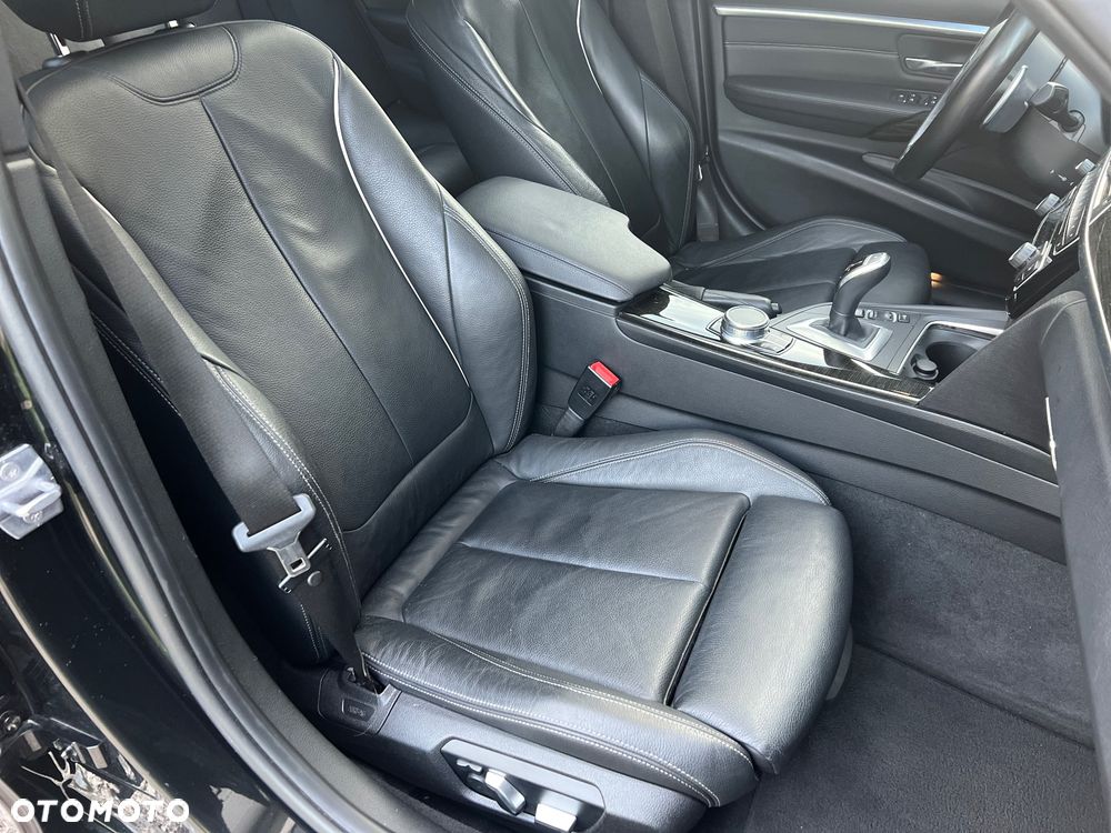 BMW Seria 3 330i xDrive M Sport Shadow - 24