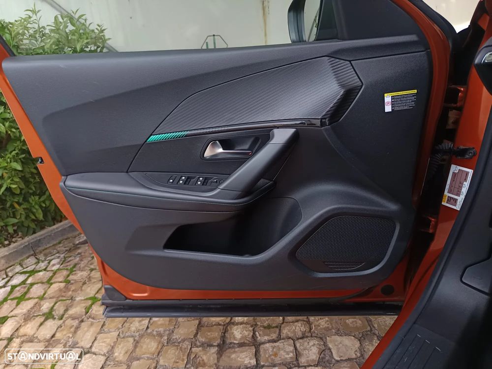 Peugeot 2008 1.2 PureTech Allure EAT8 - 2