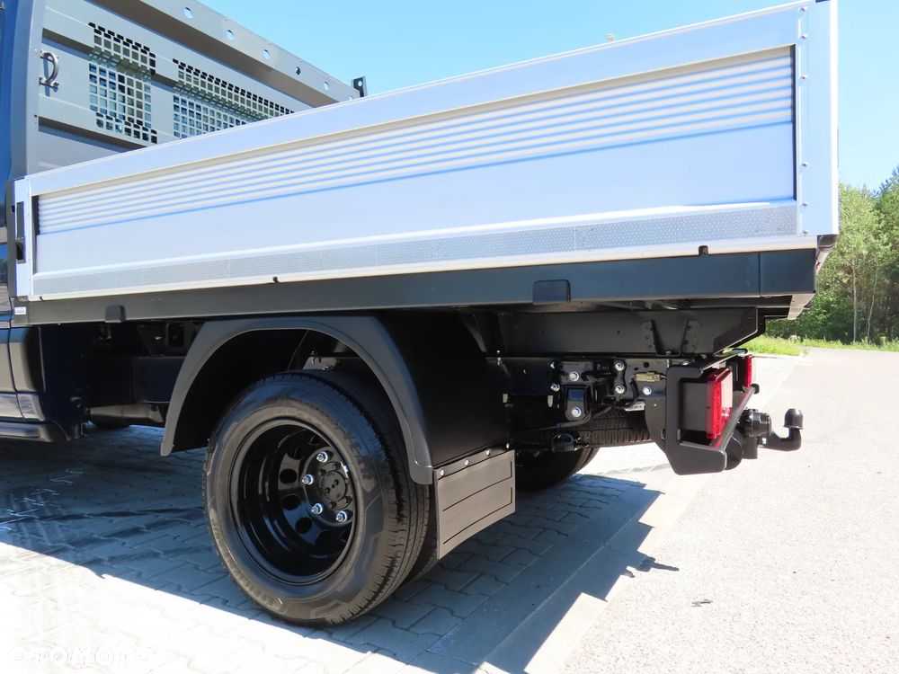 Iveco DAILY 130 Km L3 Podwójna Kabina Doka Dubel Brygadowy MIXTO 7-Mio Os.+1073 Kg Ład. Skrzynia 2410 mm Dł. Renomowanej Firmy SCATTOLINI Rozstaw Osi 3504 mm WZMACNIANY HAK 3000 Kg 29 Tys Km Przeb. Stan Auta JAK NOWY POLECAM - 9