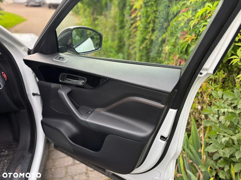 Jaguar F-Pace 2.0 i4D AWD R-Sport - 18