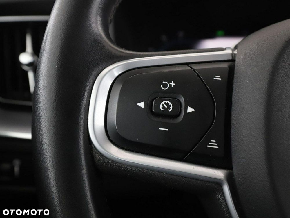 Volvo XC 60 B4 D AWD Geartronic Momentum - 31