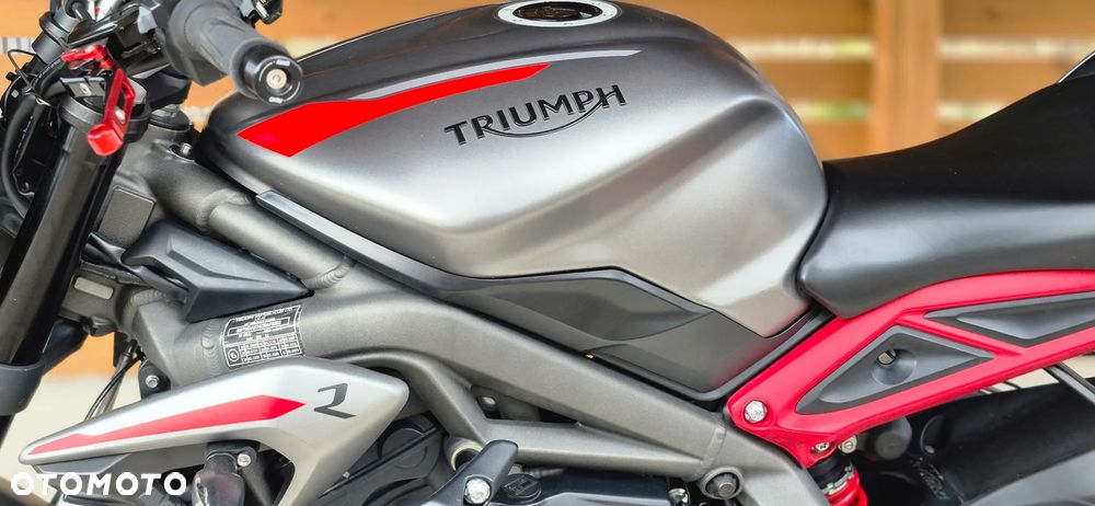 Triumph Street Triple - 23