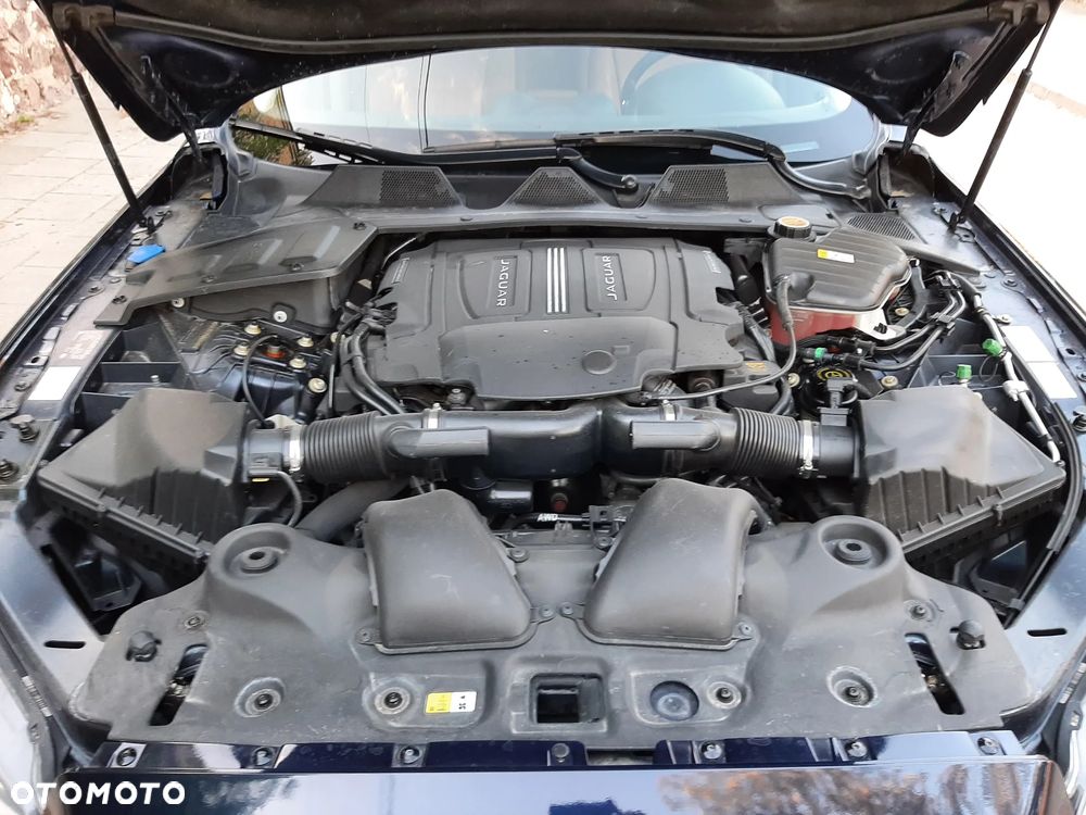 Jaguar XJ 3.0 V6 Kompressor AWD R-Sport - 25