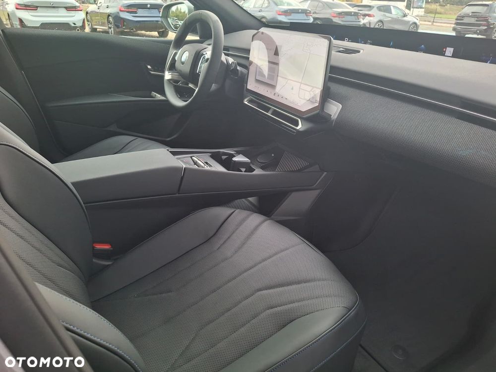 BMW i3 50 xDrive 113.4kWh - 32