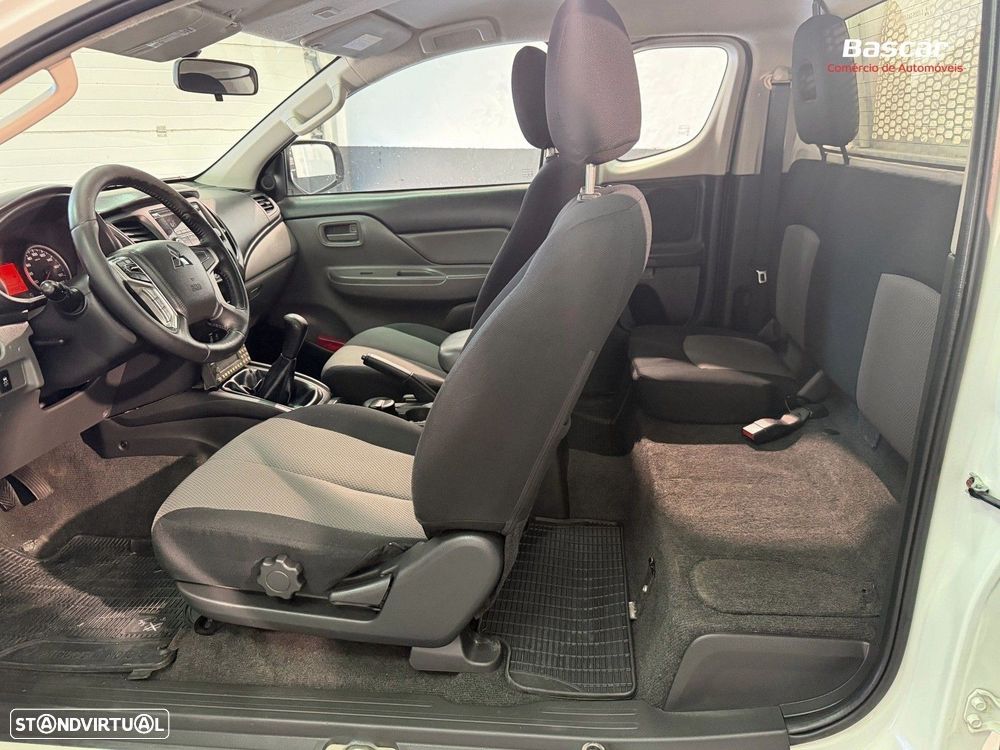 Mitsubishi L200 2.4 DI-D CD Invite CC 4WD - 11