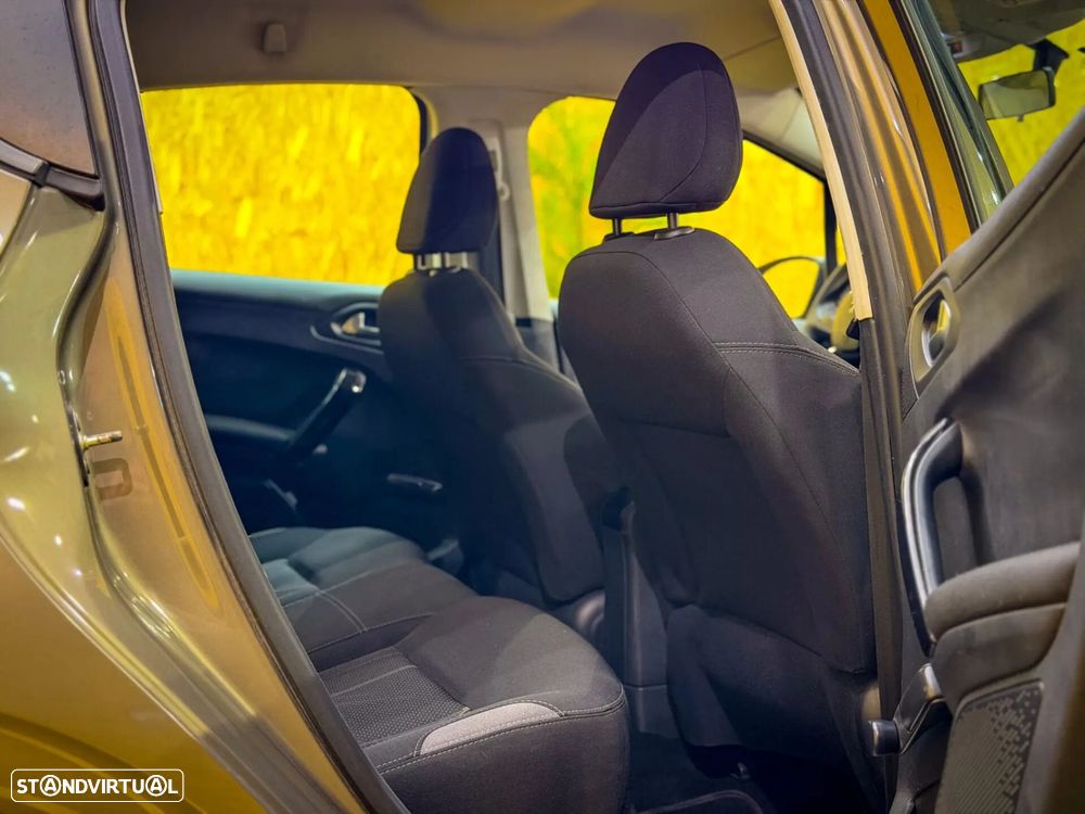 Peugeot 208 1.6 e-HDi SE Style - 12