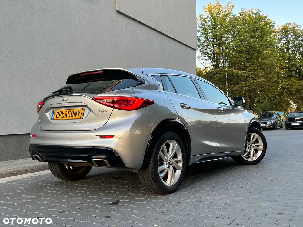 Infiniti Q30 - 5