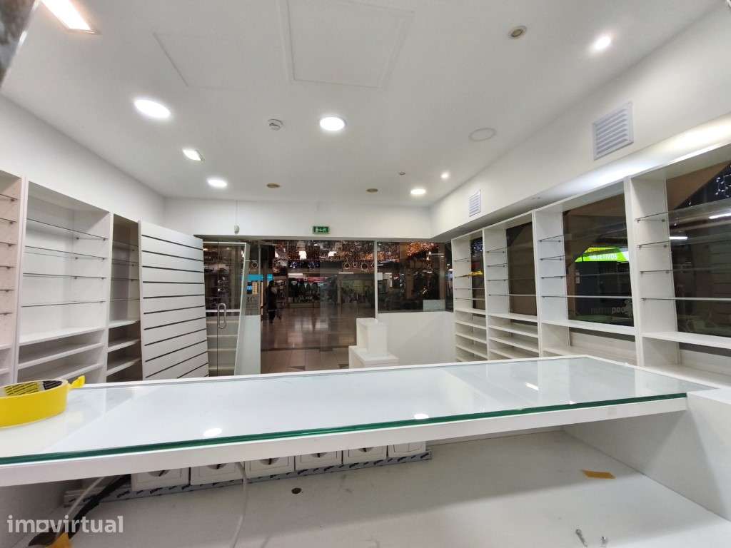 Loja no Centro Comercial das Palmeiras em Oeiras. Oportunidade Única - Grande imagem: 3/9