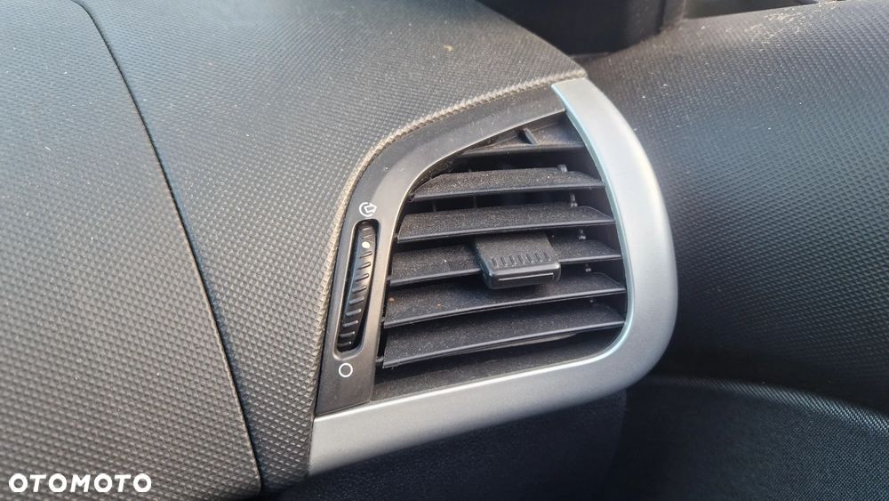 PEUGEOT 206+ PLUS KRATKA NAWIEWU PRAWA - 1