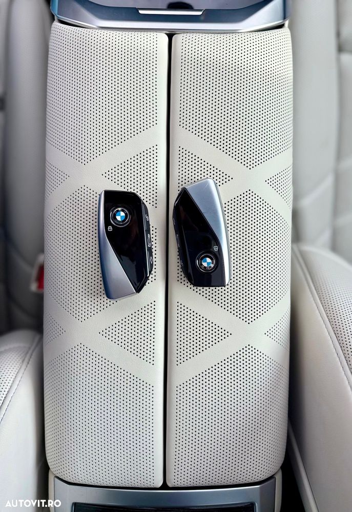 BMW Seria 7 740d xDrive - 32