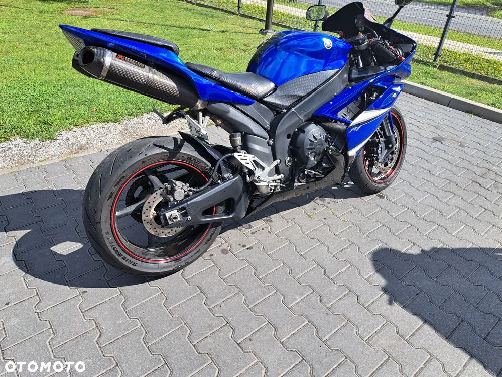 Yamaha R1 - 6