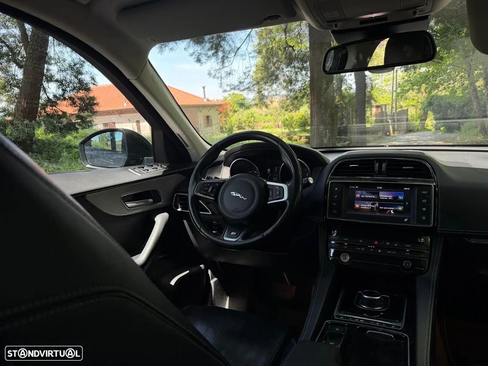 Jaguar F-Pace 2.0 i4D R-Sport AWD Aut. - 11