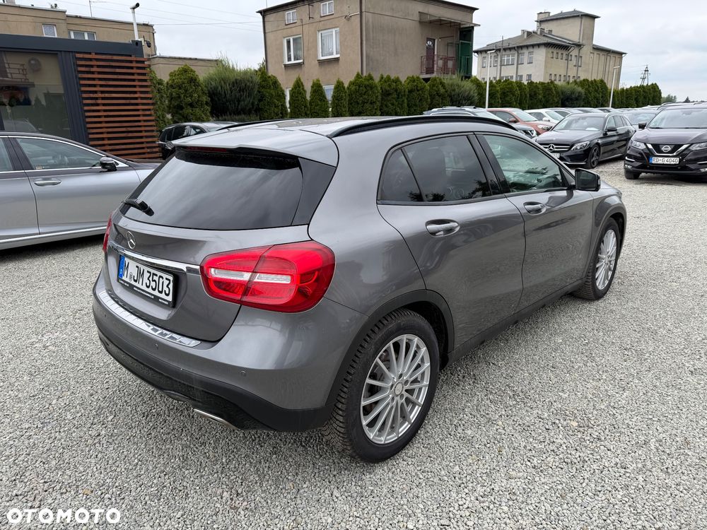 Mercedes-Benz GLA 200 Urban - 19
