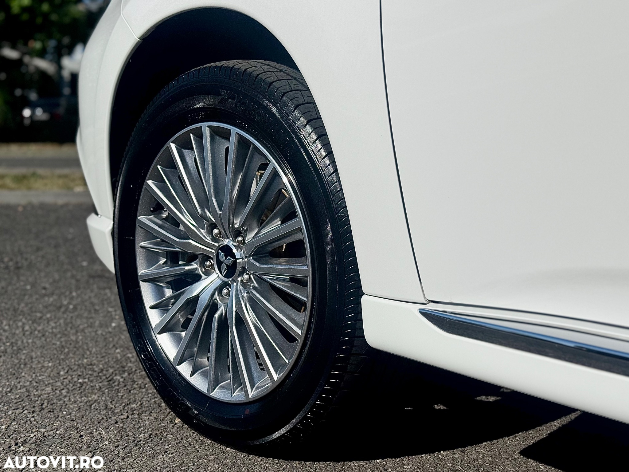 Mitsubishi Outlander - 32