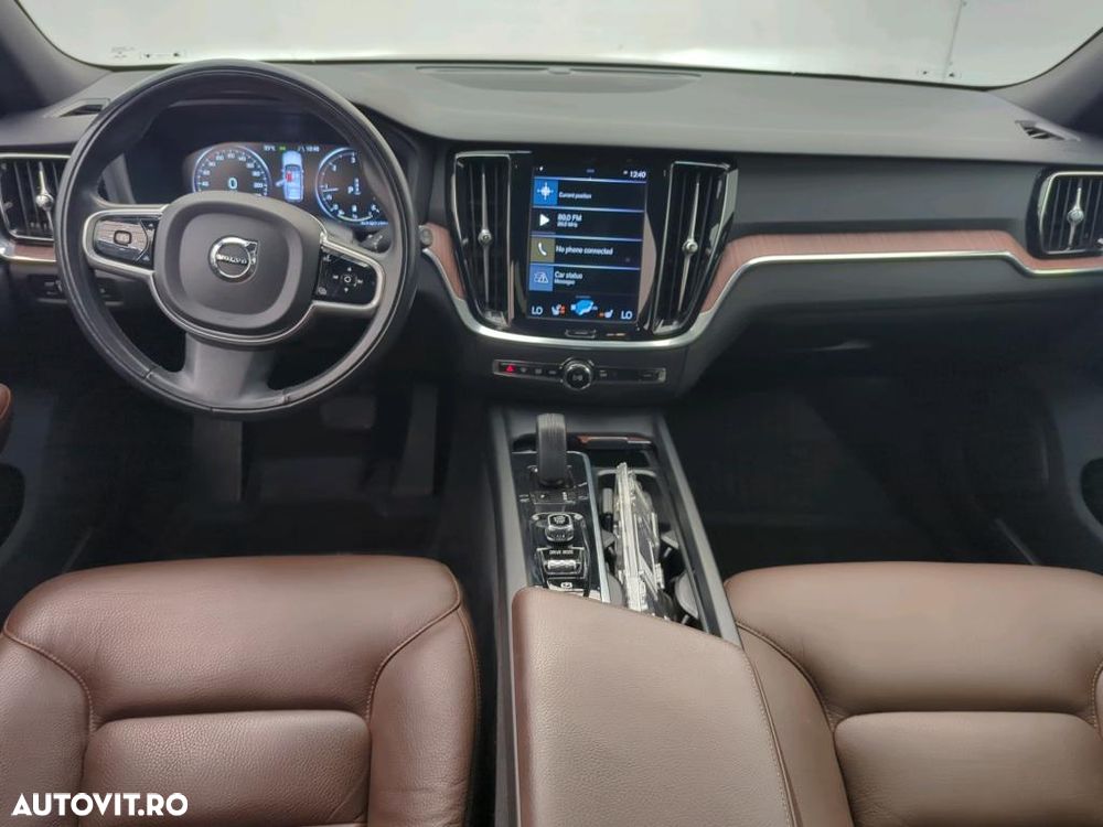 Volvo V60 B4 MHEV AT8 FWD Momentum Pro - 4