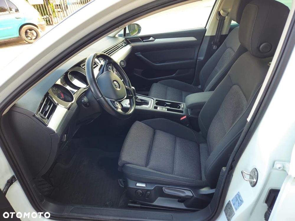 Volkswagen Passat Variant 2.0 TDI SCR DSG Comfortline - 18