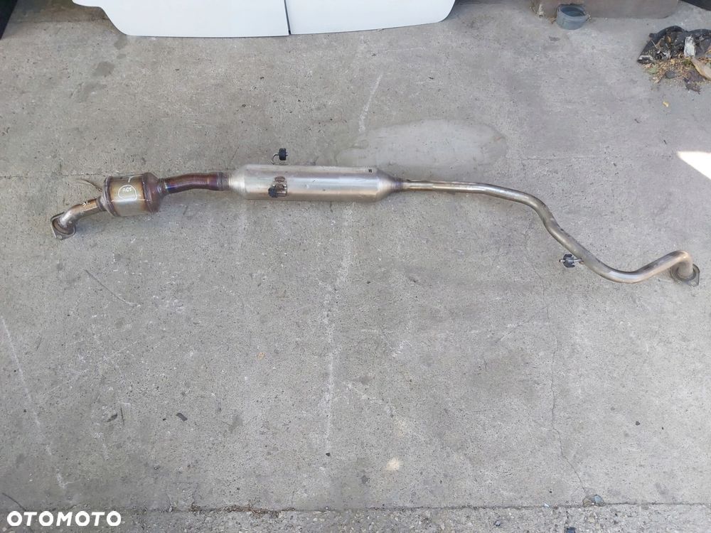 Toyota Yaris IV Cross 1,5 tłumik środkowy katalizator A65 - 1