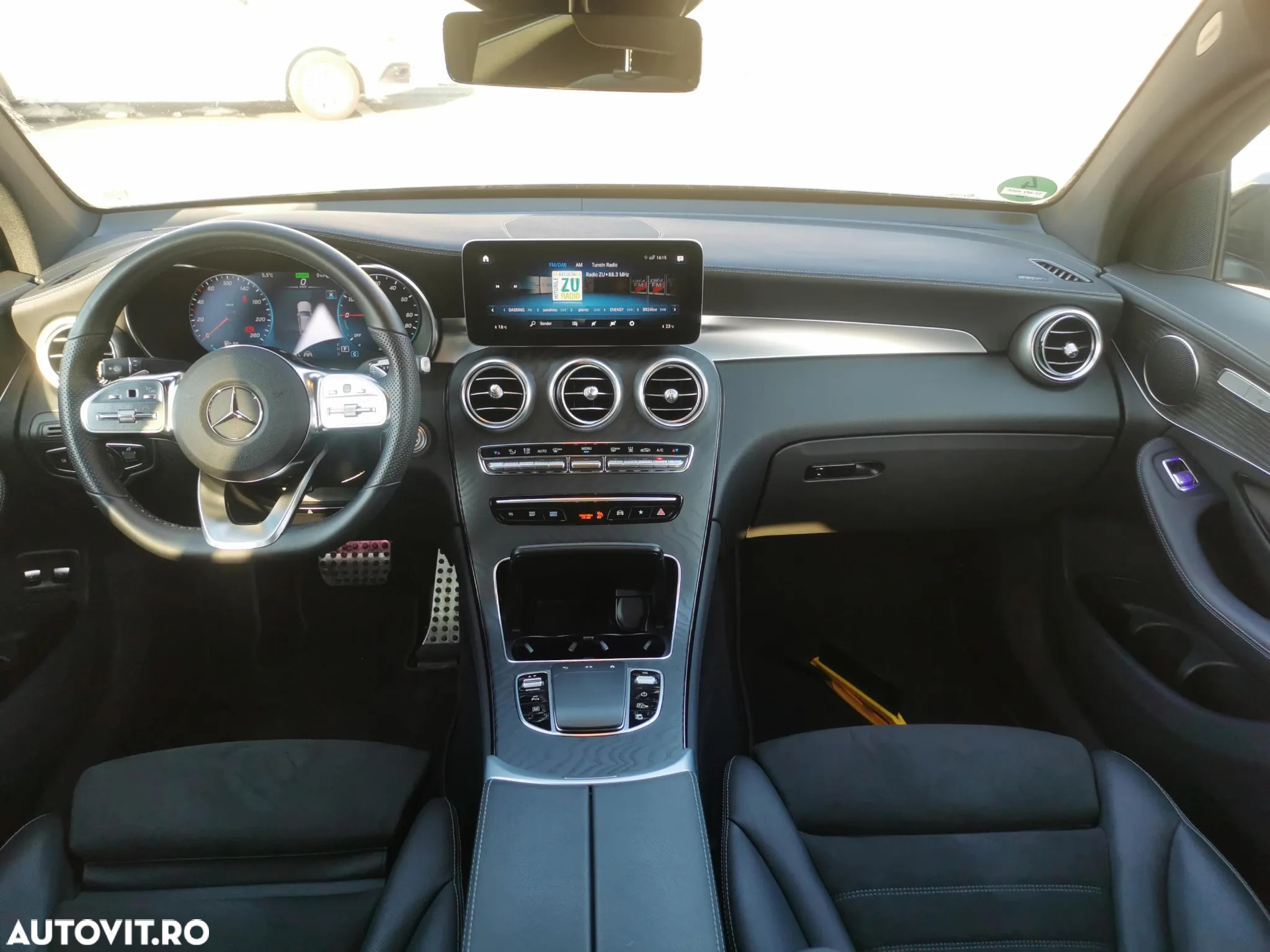Mercedes-Benz GLC 300 e 4Matic 9G-TRONIC AMG Line - 10