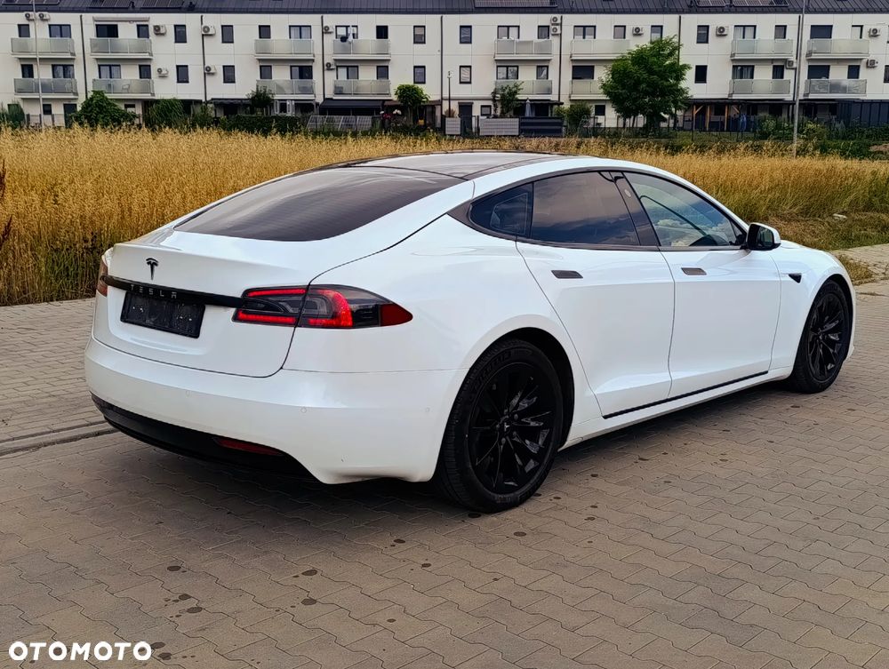 Tesla Model S - 4