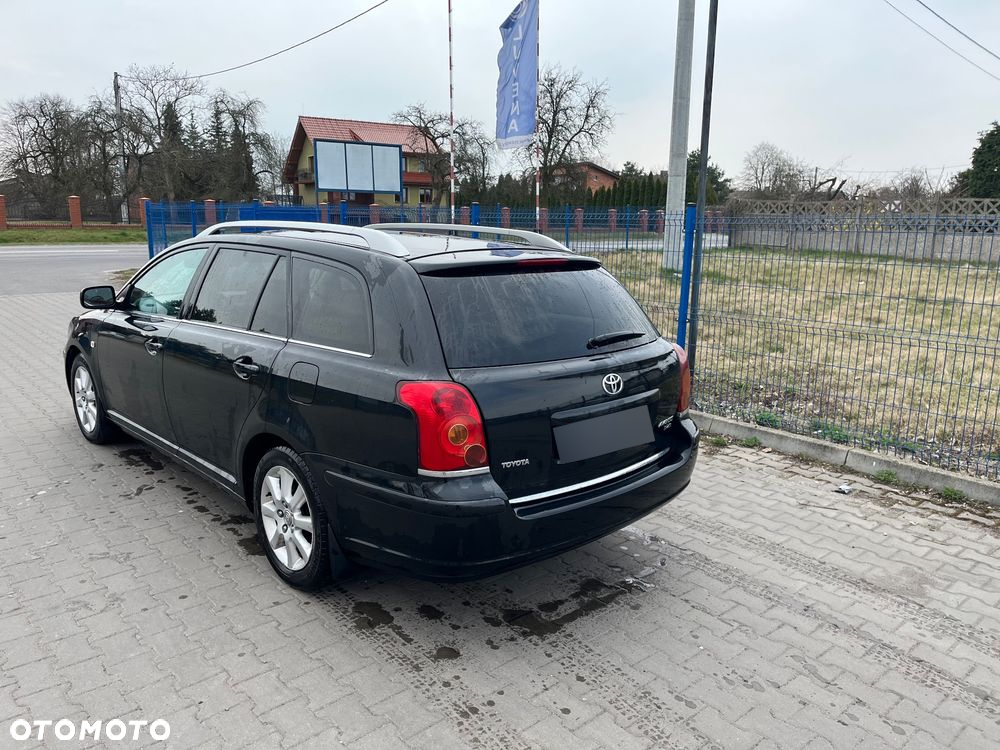 Toyota Avensis - 8