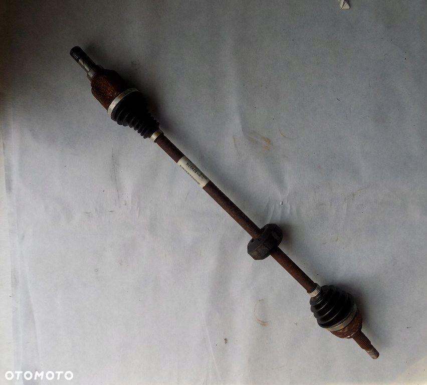 DW SANDERO STEPWAY 2 PÓŁOŚ PRAWA 391007857R