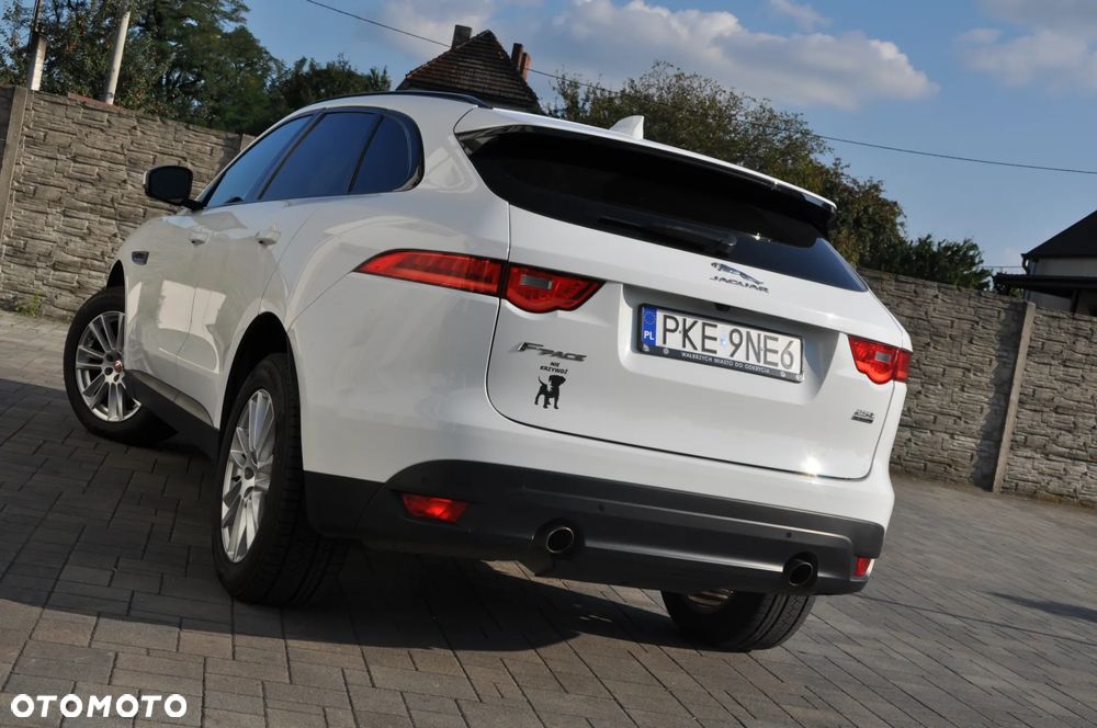 Jaguar F-Pace 2.0 i4P AWD R-Sport - 12