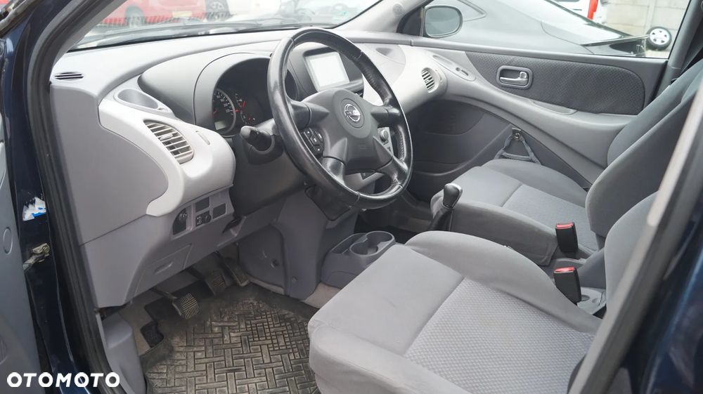 Nissan Almera Tino 1.8 Visia - 10