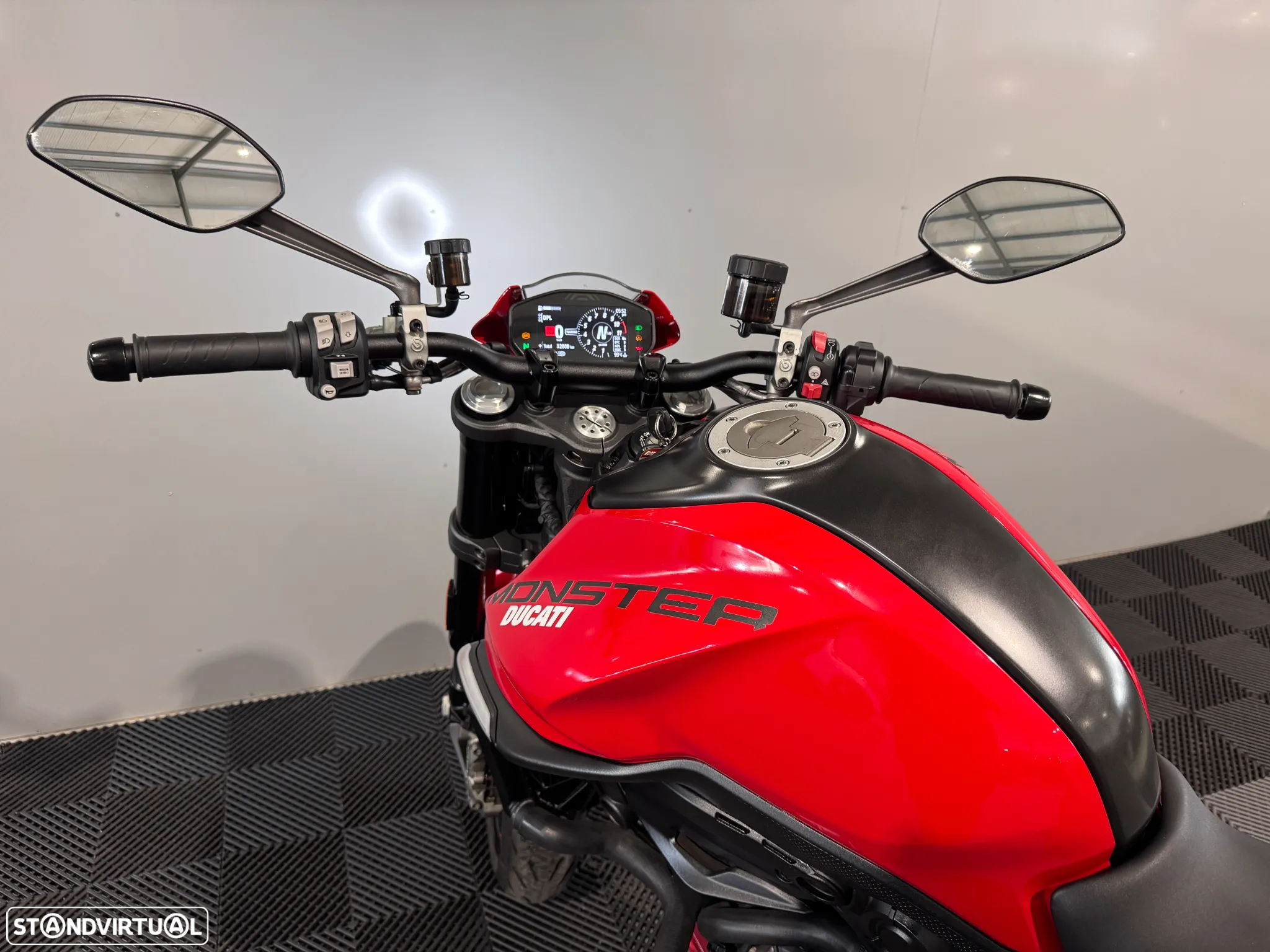 Ducati Monster 937 - 12