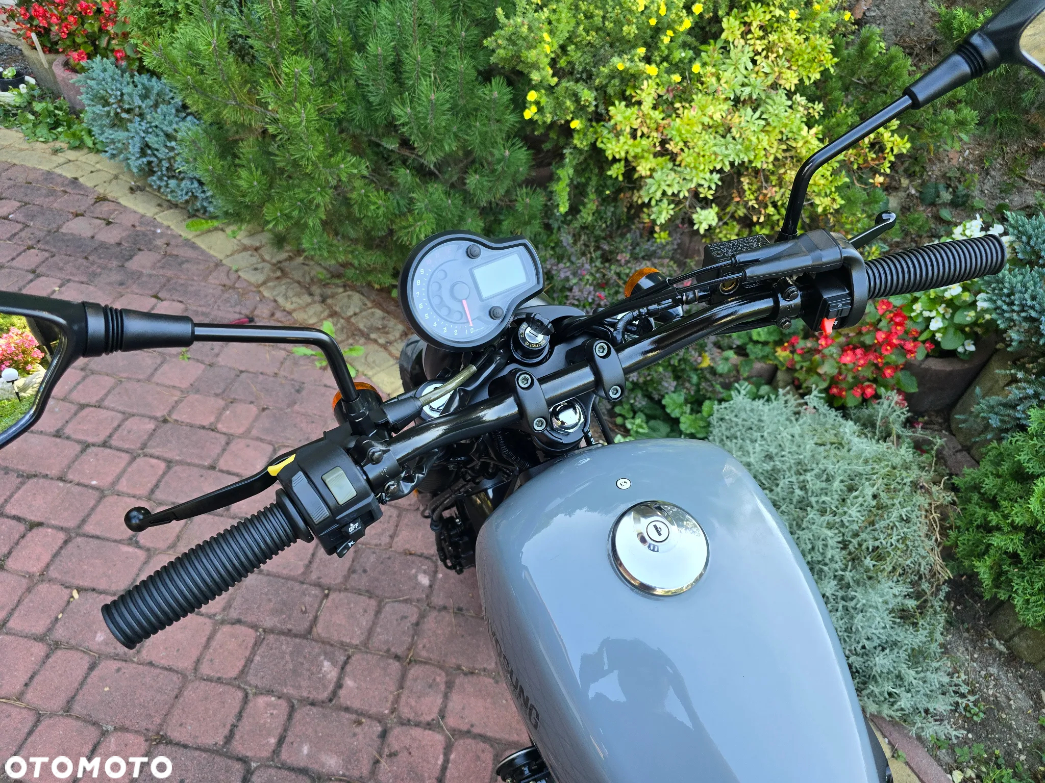 Hyosung GV - 12
