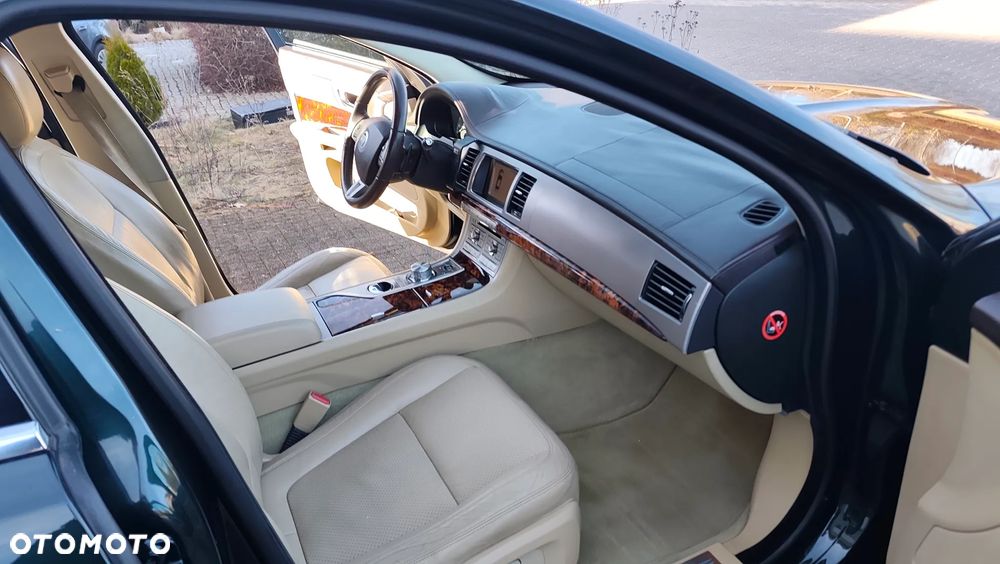 Jaguar XF 3.0 V6 Luxury - 30