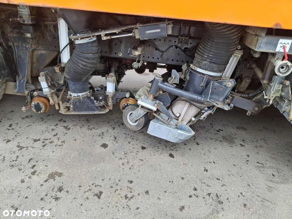 Mercedes-Benz Axor 1823 Zamiatarka Do Szyn Kolejowych Pojazd Szynowo Drogowy Czyszenie Szyn Torów Kolejowych - 10