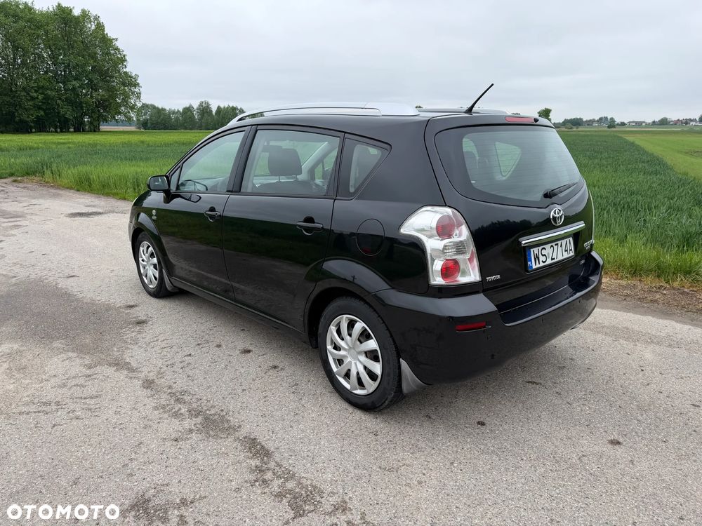 Toyota Corolla Verso 2.2 D-4D Gold - 5