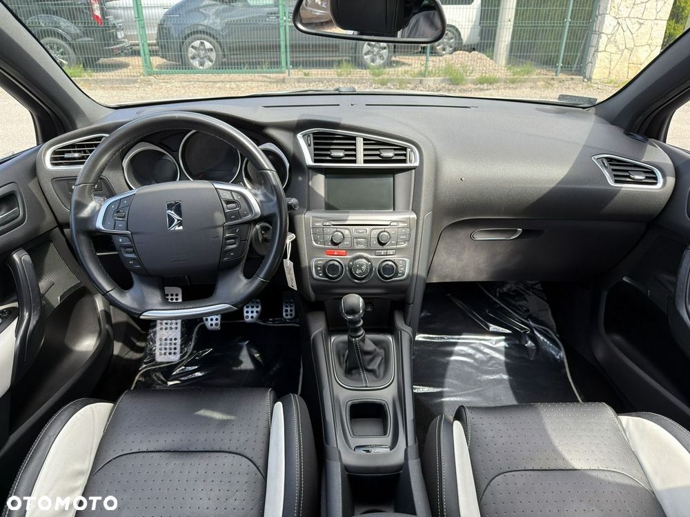 Citroën DS4 THP 200 SportChic - 11
