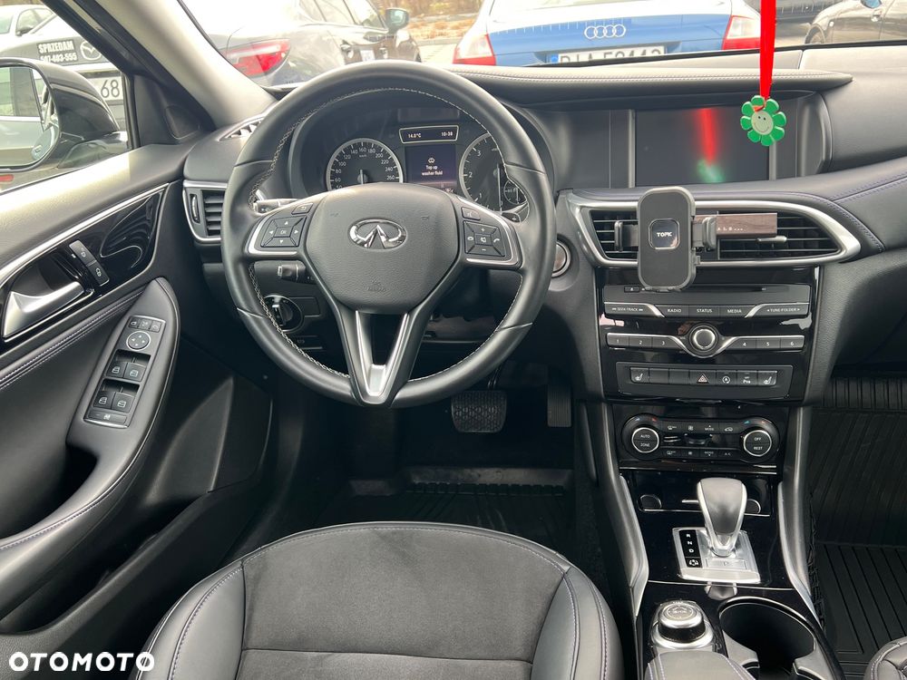 Infiniti Q30 1.5d Premium 7DCT - 11