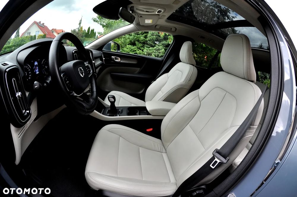 Volvo XC 40 T3 R-Design - 28