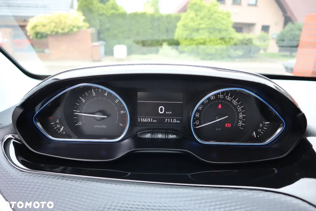 Peugeot 2008 1.2 Pure Tech Allure S&S - 16