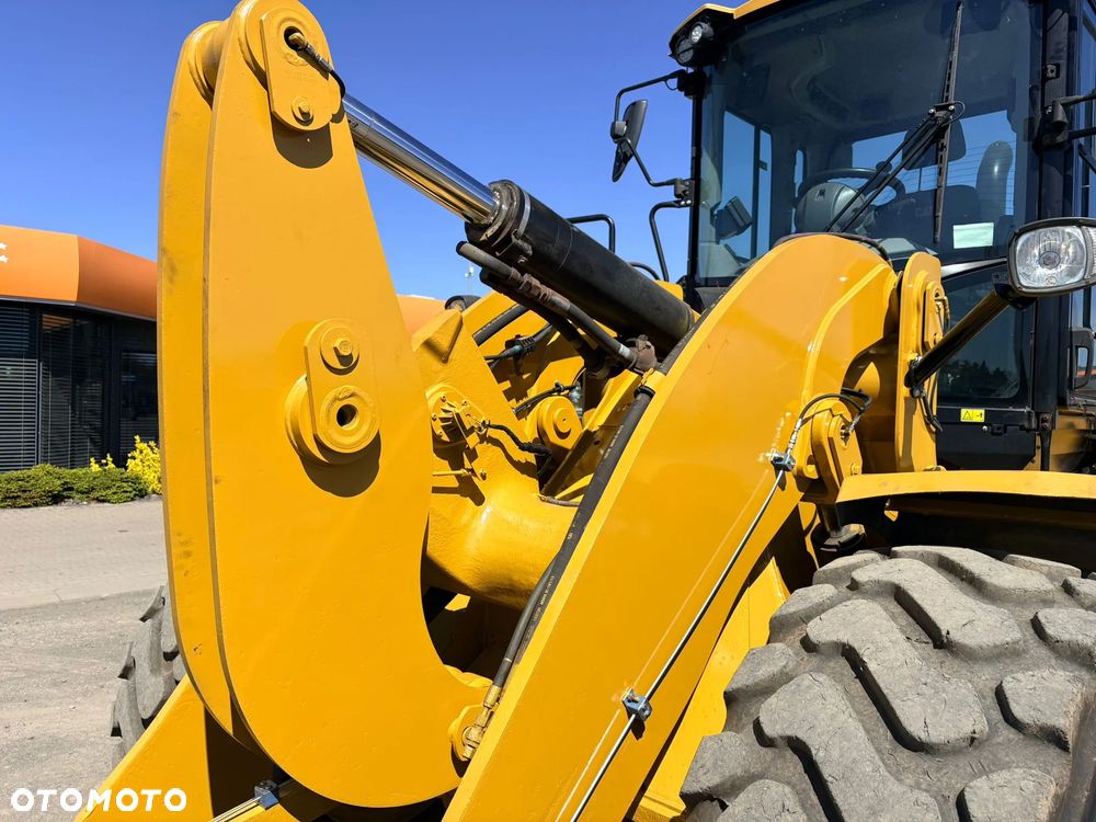 Caterpillar 930M - 21