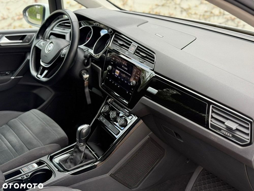 Volkswagen Touran - 19