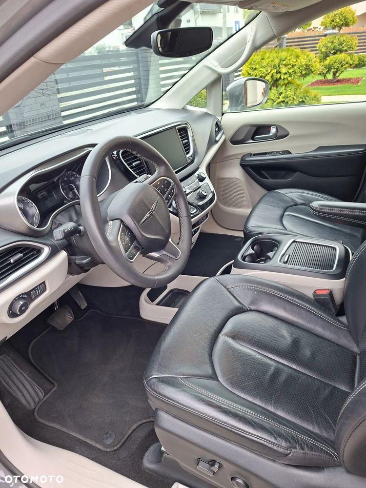 Chrysler Pacifica - 7